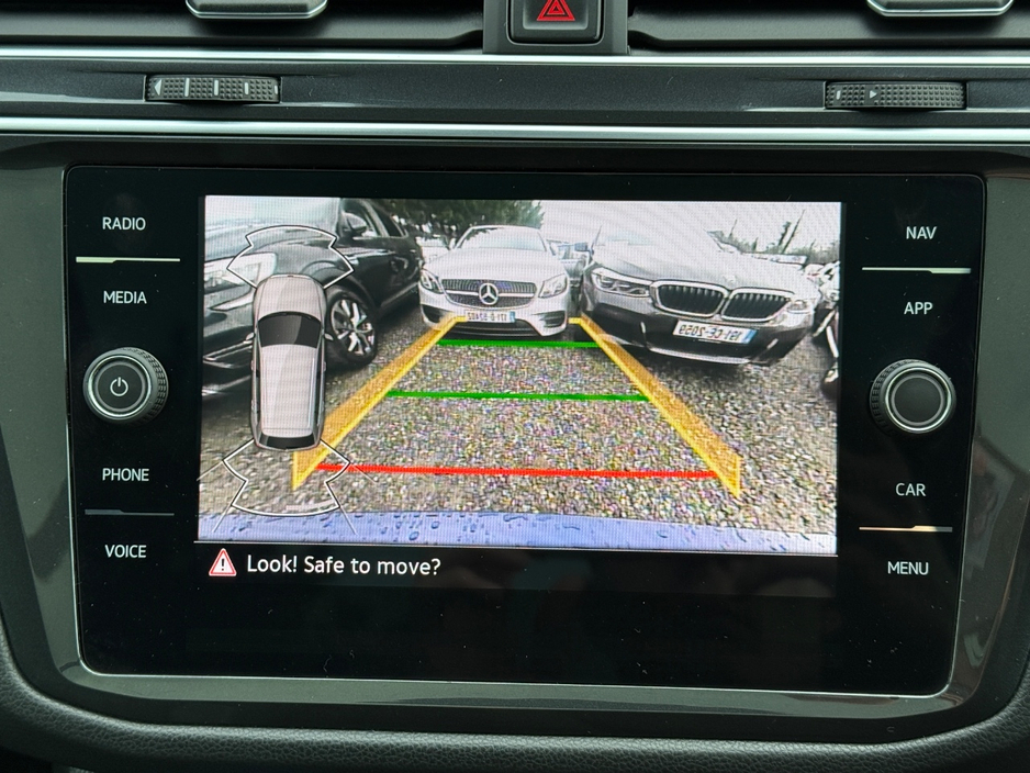 2021 Volkswagen Tiguan - image 15