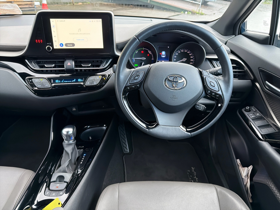 2023 Toyota C-HR HYBRID SOL TOP SPEC // HEATED LEATHER SEATS // SAT-NAV // REAR CAMERA // BLUETOOTH // CRUISE CONTROL // FULL WARRANTY €31,945