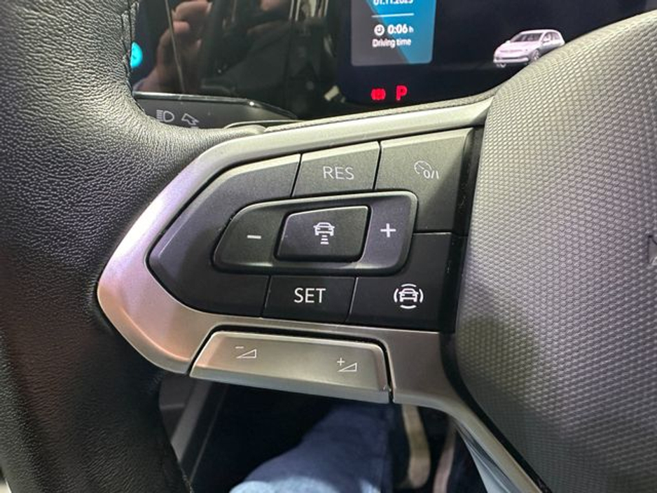 2023 Volkswagen Golf - image 12