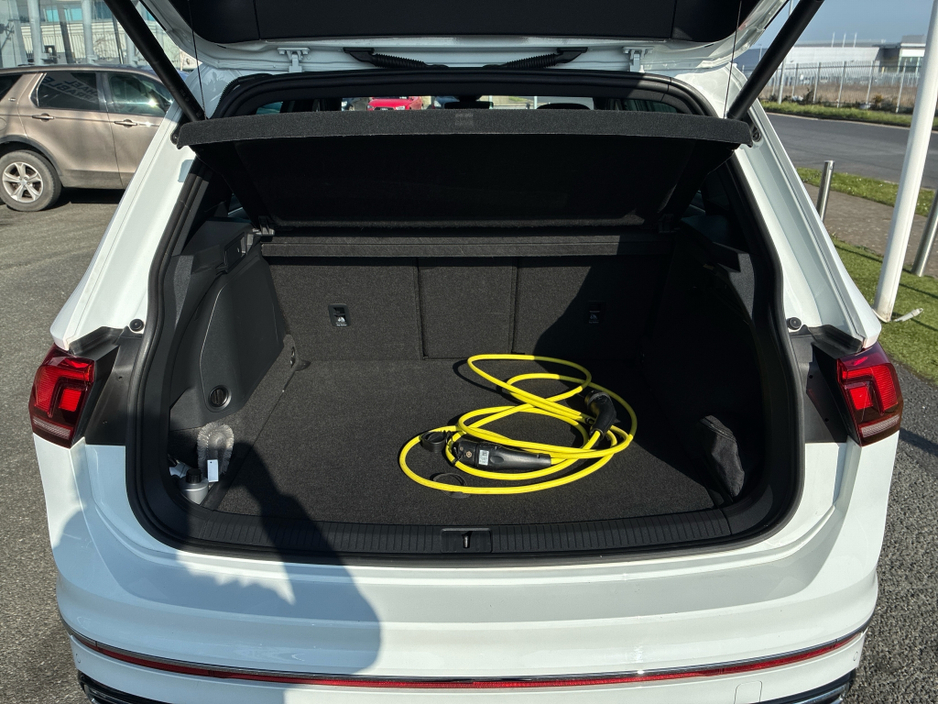 2023 Volkswagen Tiguan - image 9