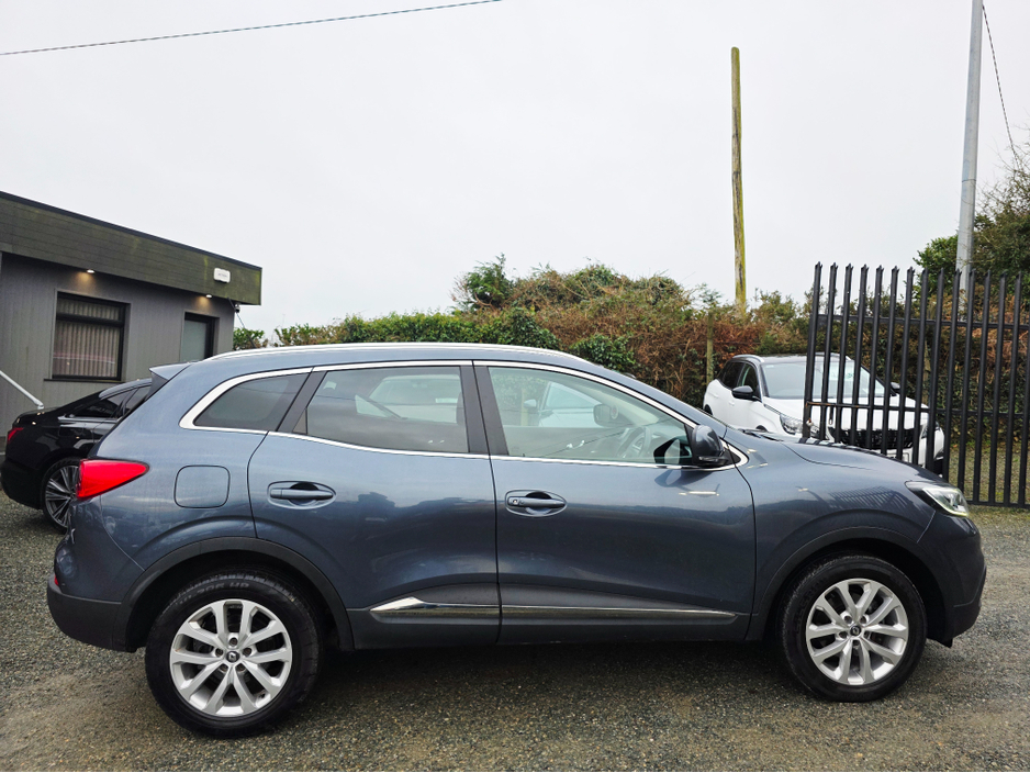 2016 Renault Kadjar - image 2