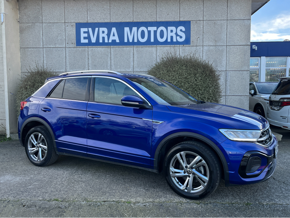 2024 Volkswagen T-Roc - image 3
