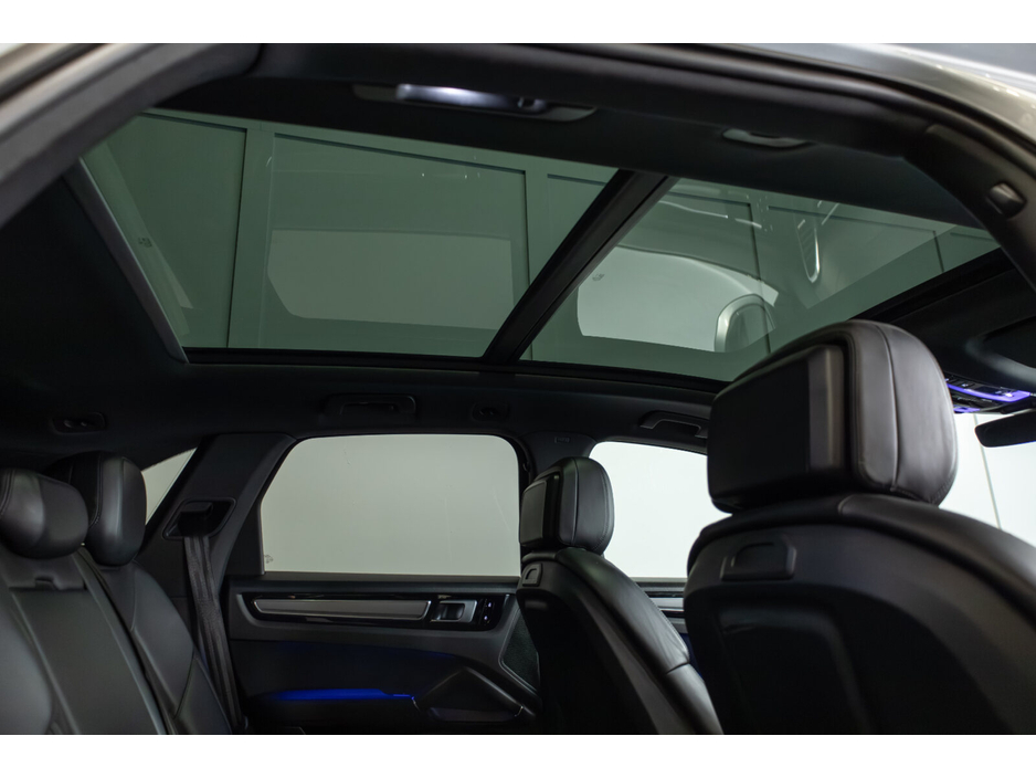 2020 Porsche Cayenne - image 14