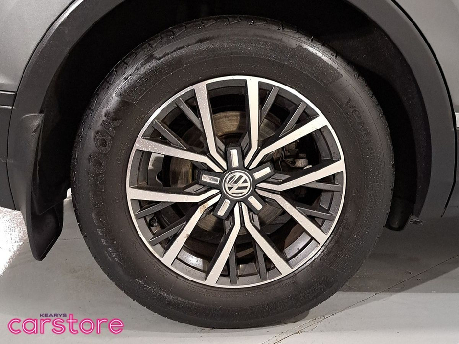 2017 Volkswagen Tiguan - image 14