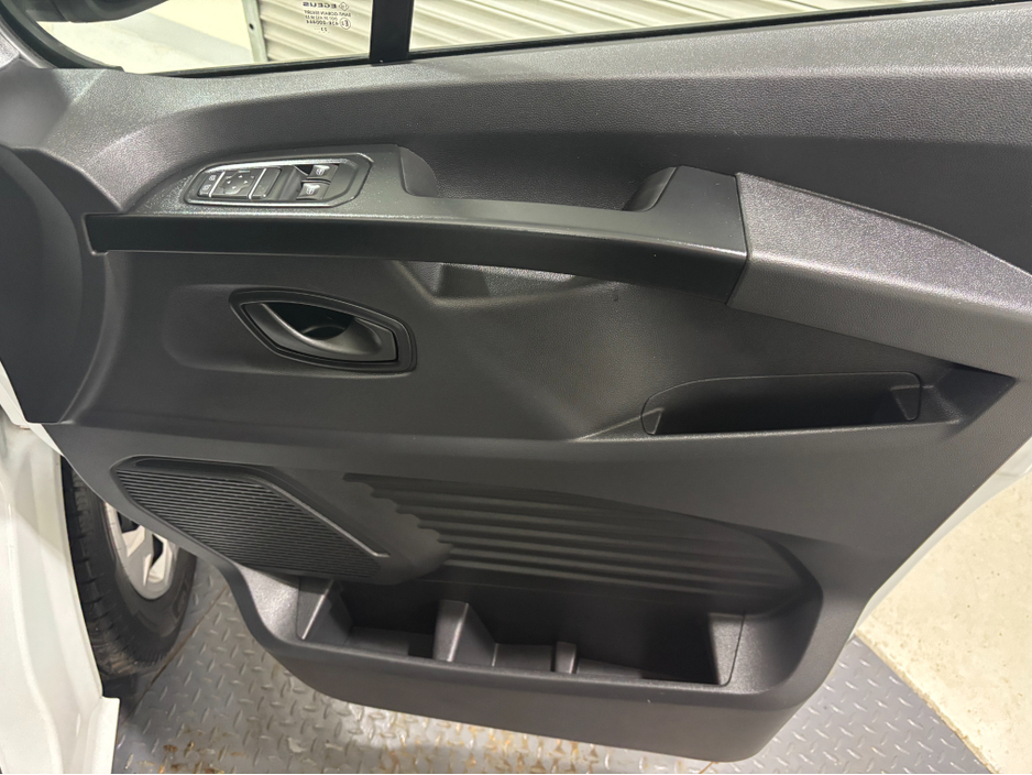2024 Renault Trafic - image 16