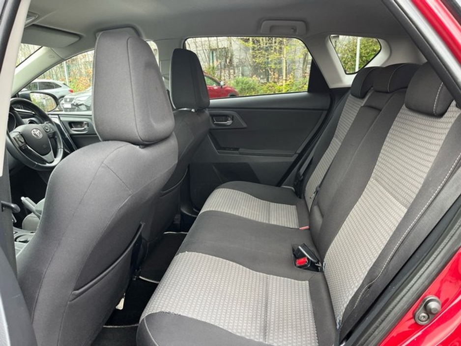 2018 Toyota Auris - image 7