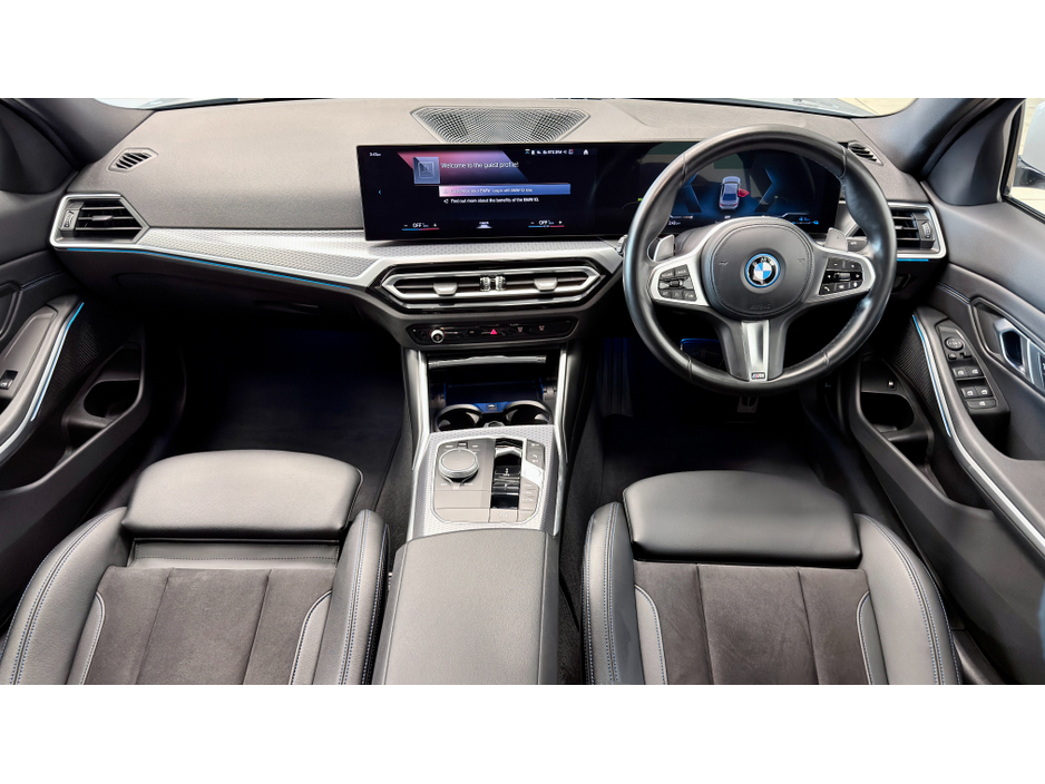 2023 BMW 3 Series - image 13