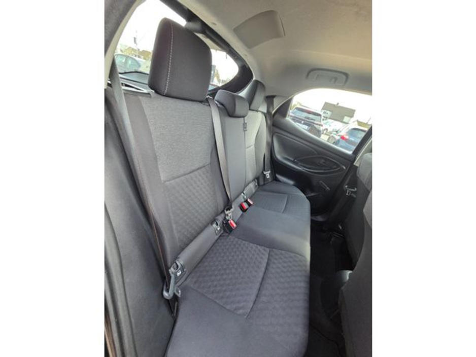 2022 Toyota Yaris - image 6