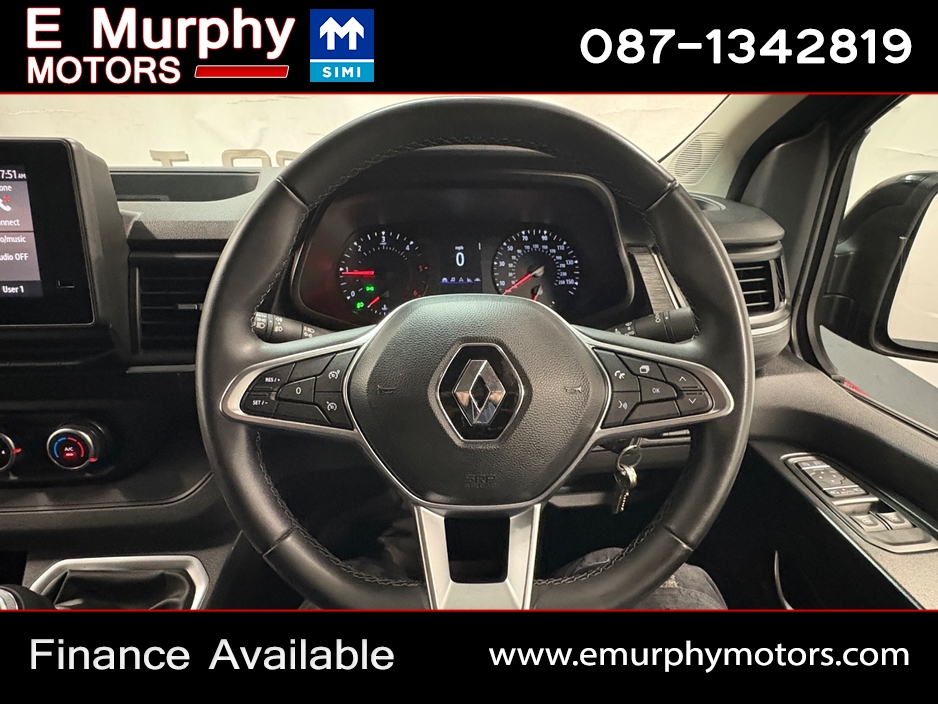 2023 Renault Trafic - image 18