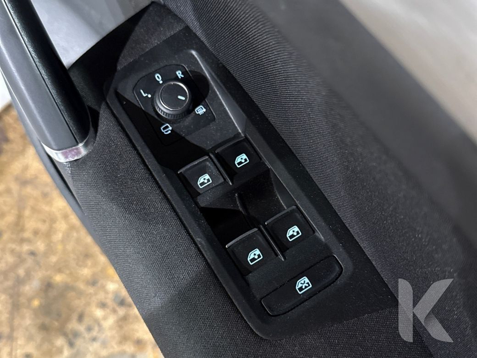 2017 Volkswagen Touran COMFORT LINE - FACTORY ALLOYS - 7 SEATS - REVERSE CAMERA €18,950