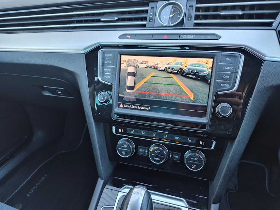 2016 Volkswagen Passat - image 6