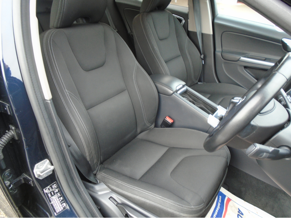 2017 Volvo S60 - image 10