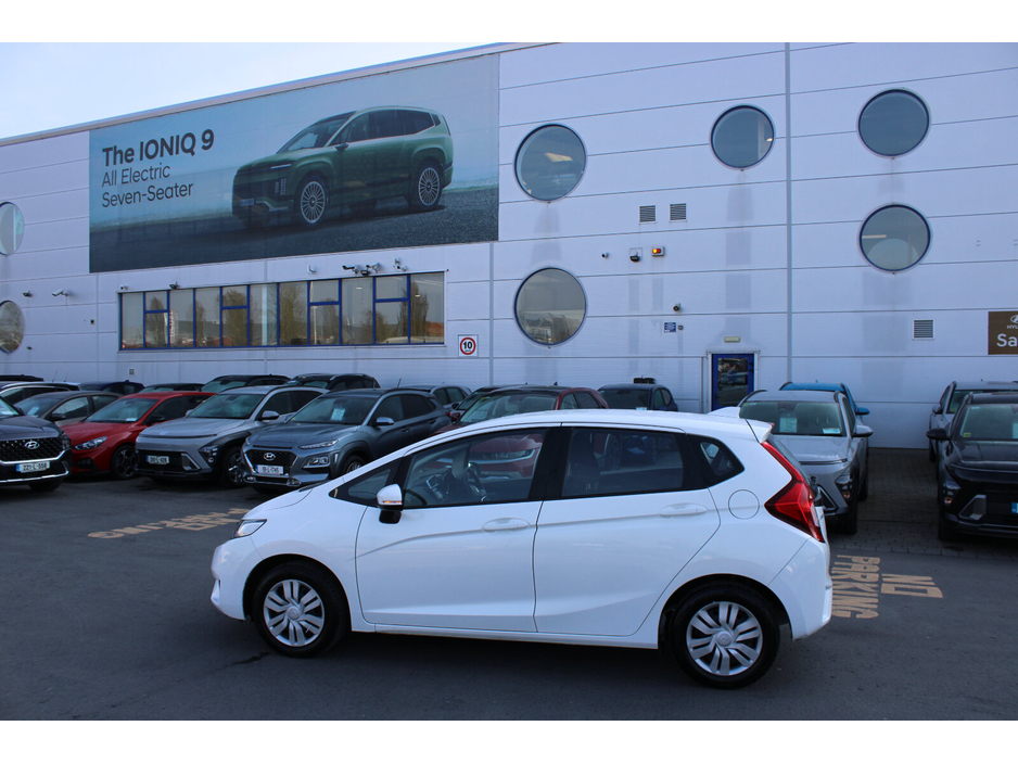 2017 Honda Jazz - image 2