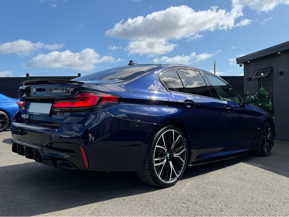 2022 BMW 5 Series - image 6