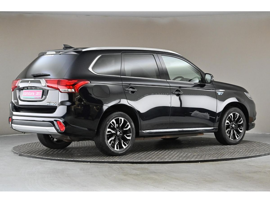 2017 Mitsubishi Outlander - image 10