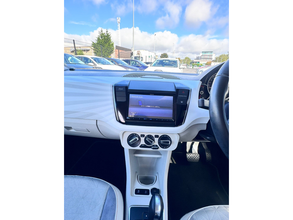 2017 Volkswagen up!  €9,999