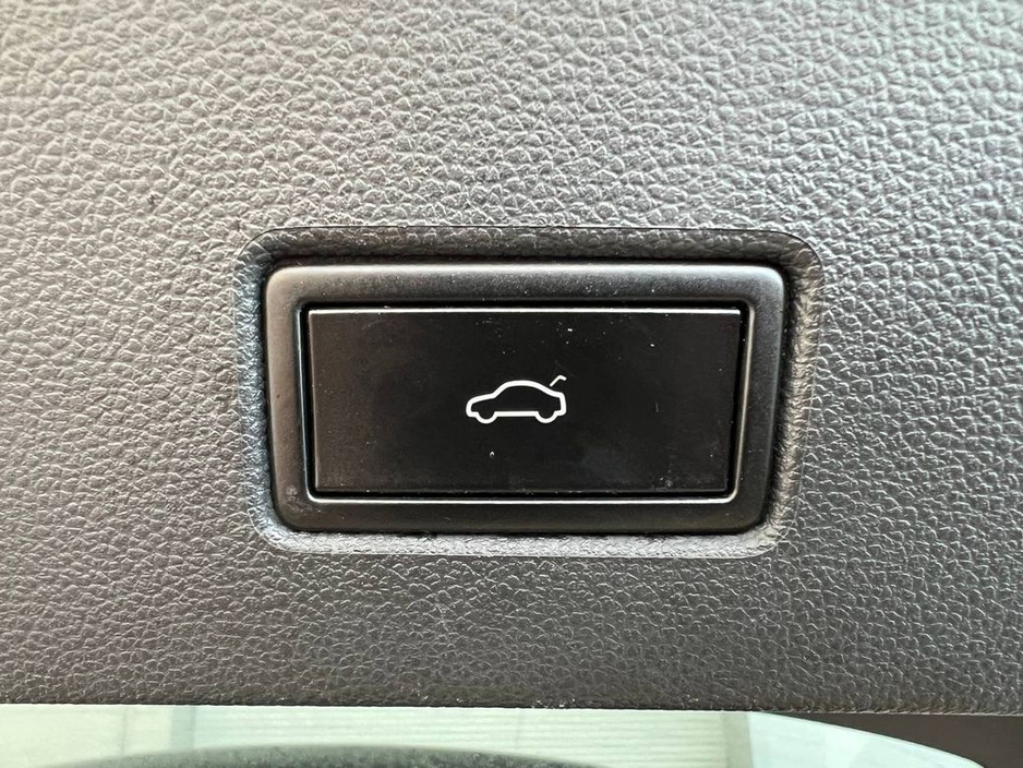 2020 Volkswagen T-Roc SPORT 2.0 TDI // APPLE CARPLAY/ANDROID AUTO // DUAL ZONE CLIMATE CONTROL // 18" ALLOYS €24,900