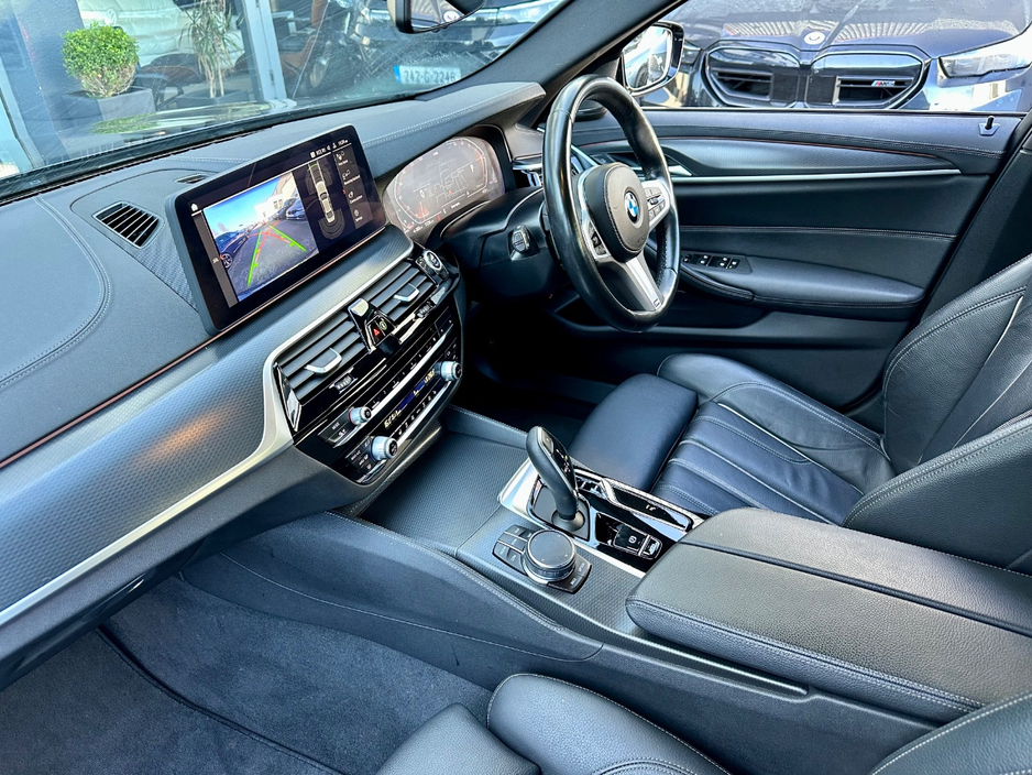 2023 BMW 5 Series - image 9