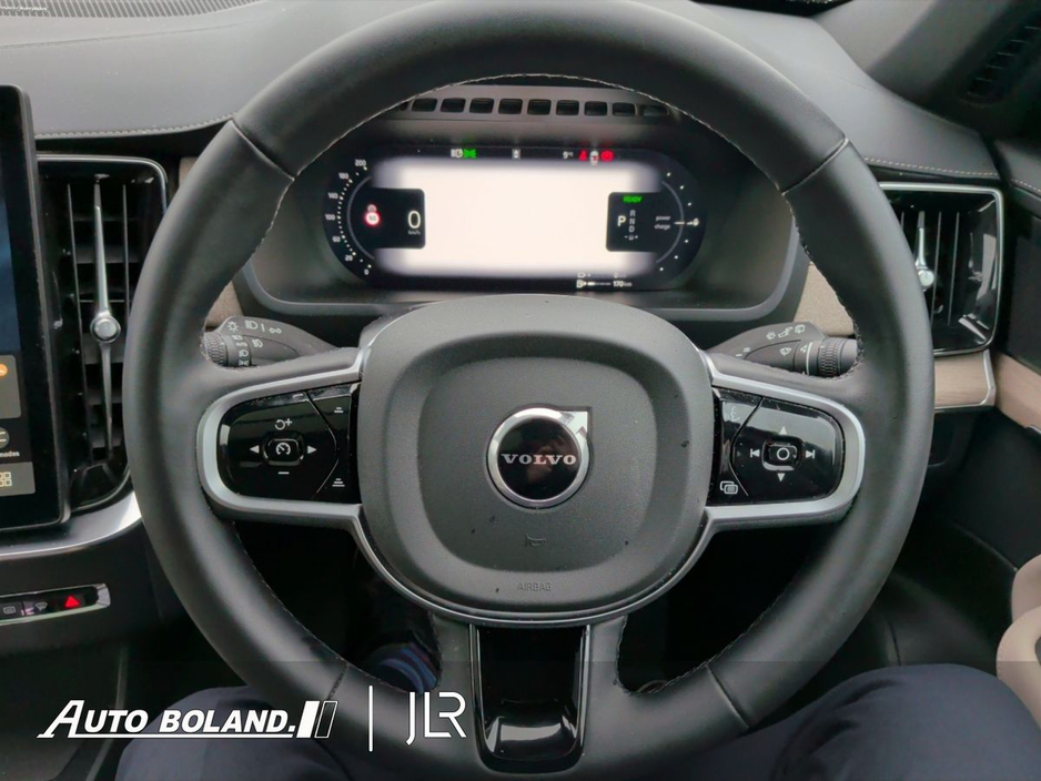 2025 Volvo XC90 - image 12