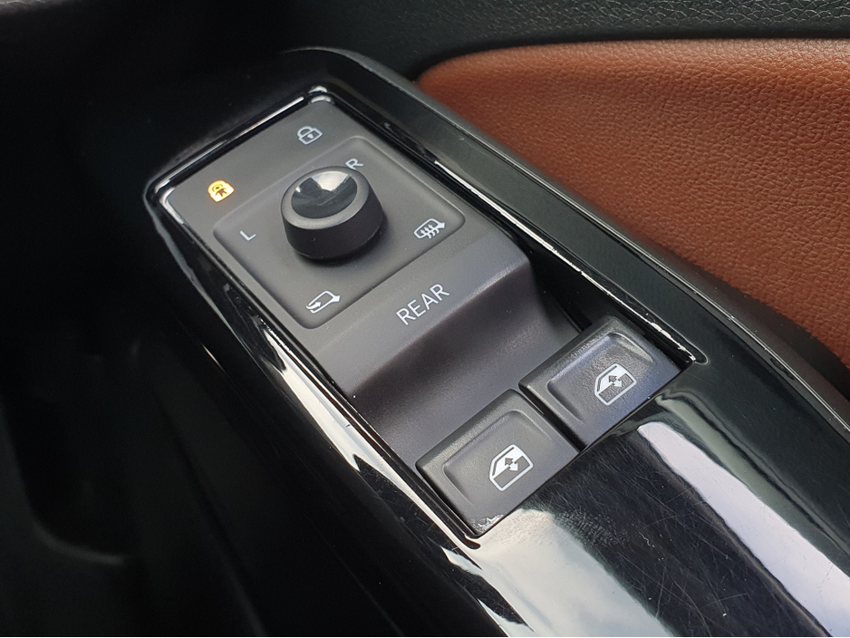 2021 Volkswagen ID.4 PRO PERFORMANCE FULLY ELECTRIC NCT 03/27 FINANCE AVAILABLE €90 PER WEEK HEATED STEERING WHEEL/ HEATED SEATS/ SAT NAV/ TOUCH SCREEN/ ANDROID AUTO/ APPLE CAR PLAY/ REVERSE CAMERA/ HISTORY CHECKED €19,900