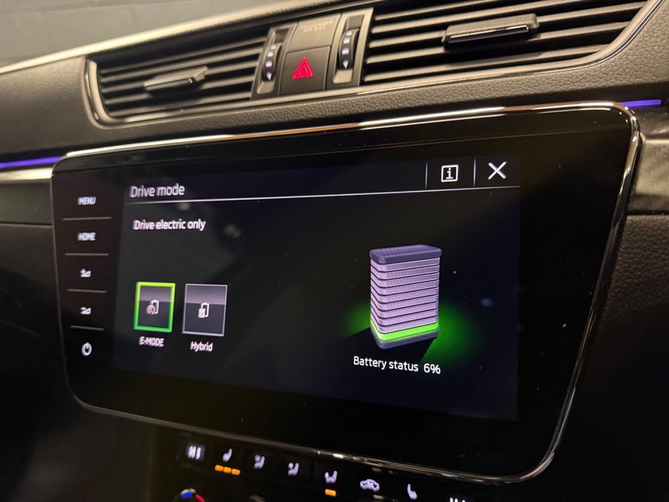 2022 Skoda Superb - image 18