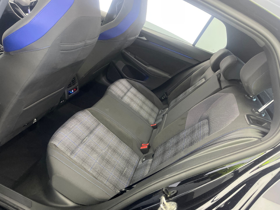2022 Volkswagen Golf - image 4
