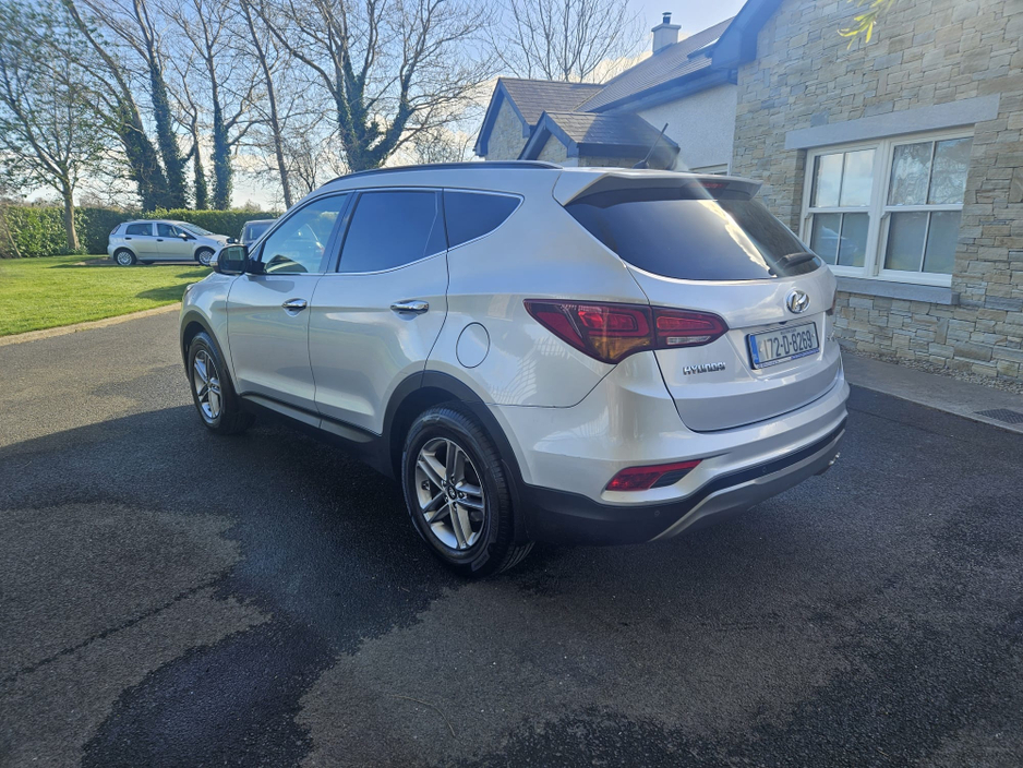 2017 Hyundai Santa Fe - image 8