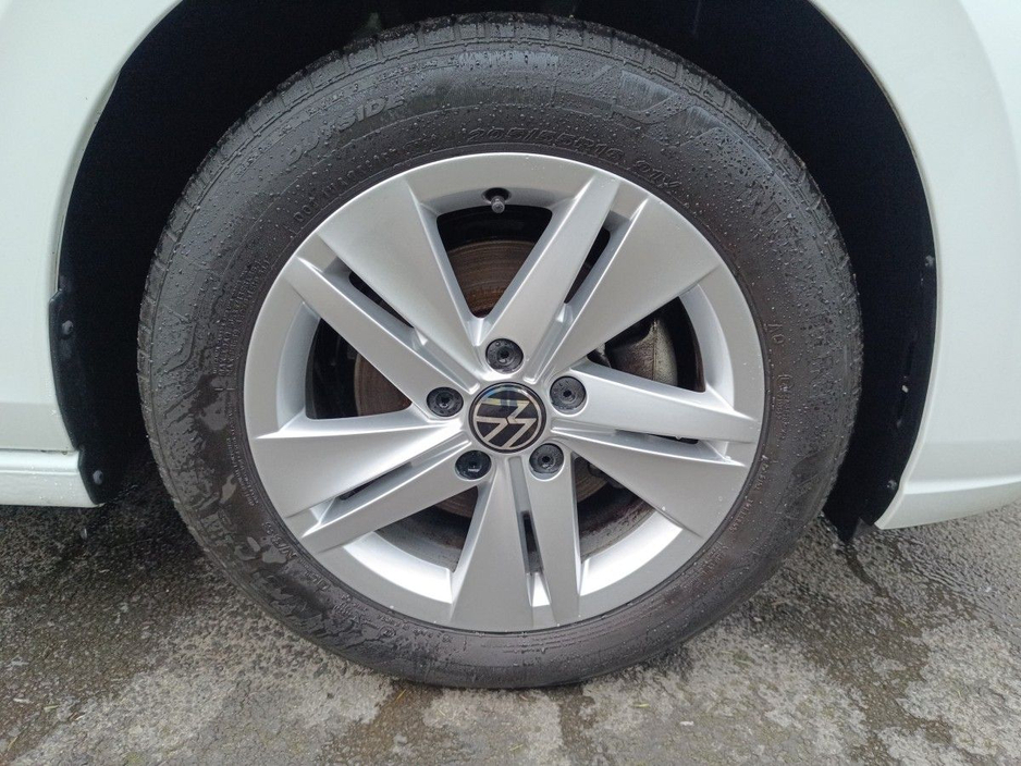 2024 Volkswagen Golf - image 6