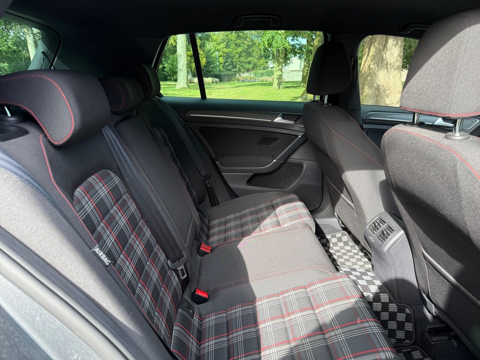 2018 Volkswagen Golf - image 13