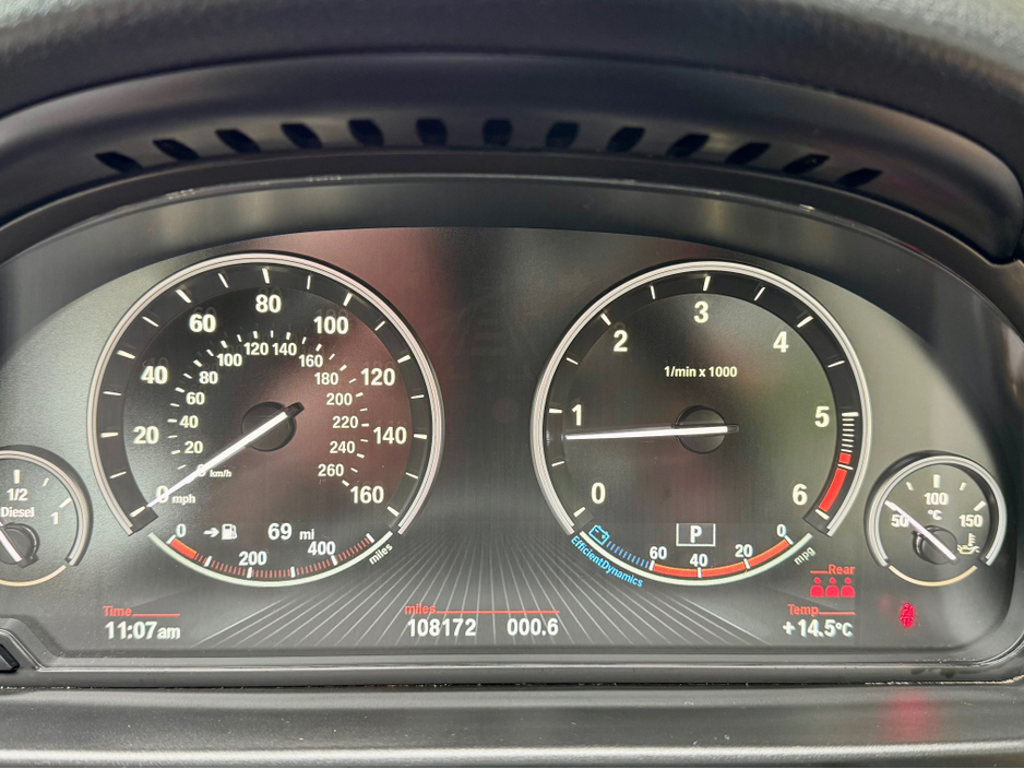 2016 BMW 5 Series - image 25