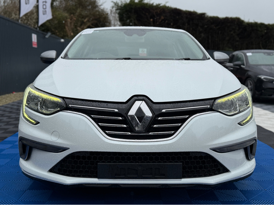 2018 Renault Megane - image 9