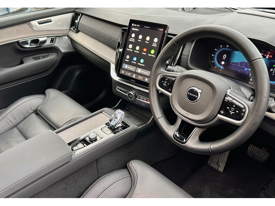 2025 Volvo XC90 - image 5