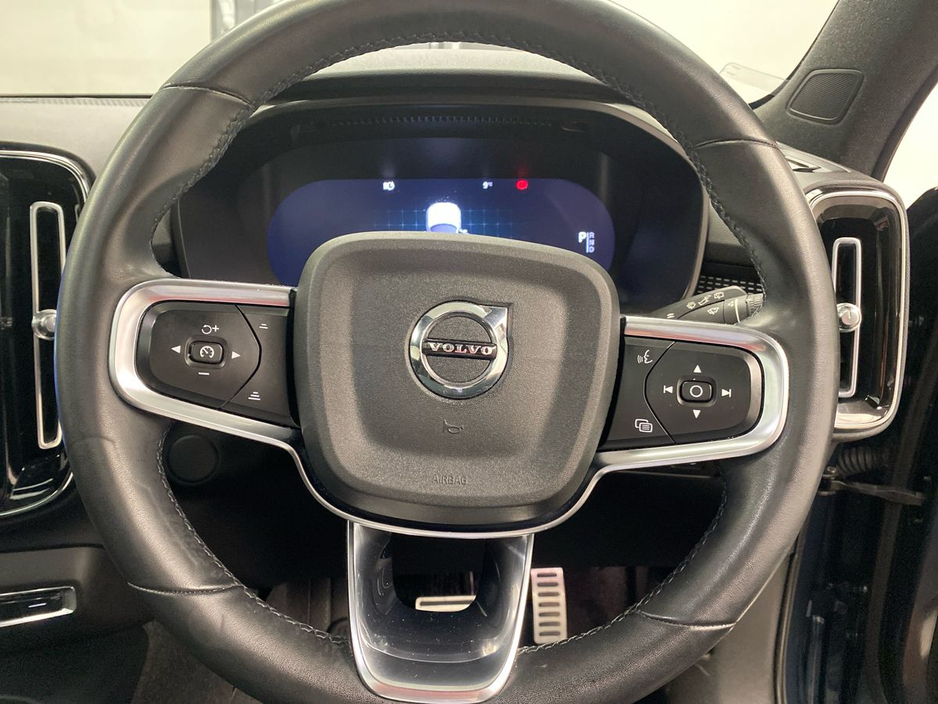 2022 Volvo XC40 - image 27