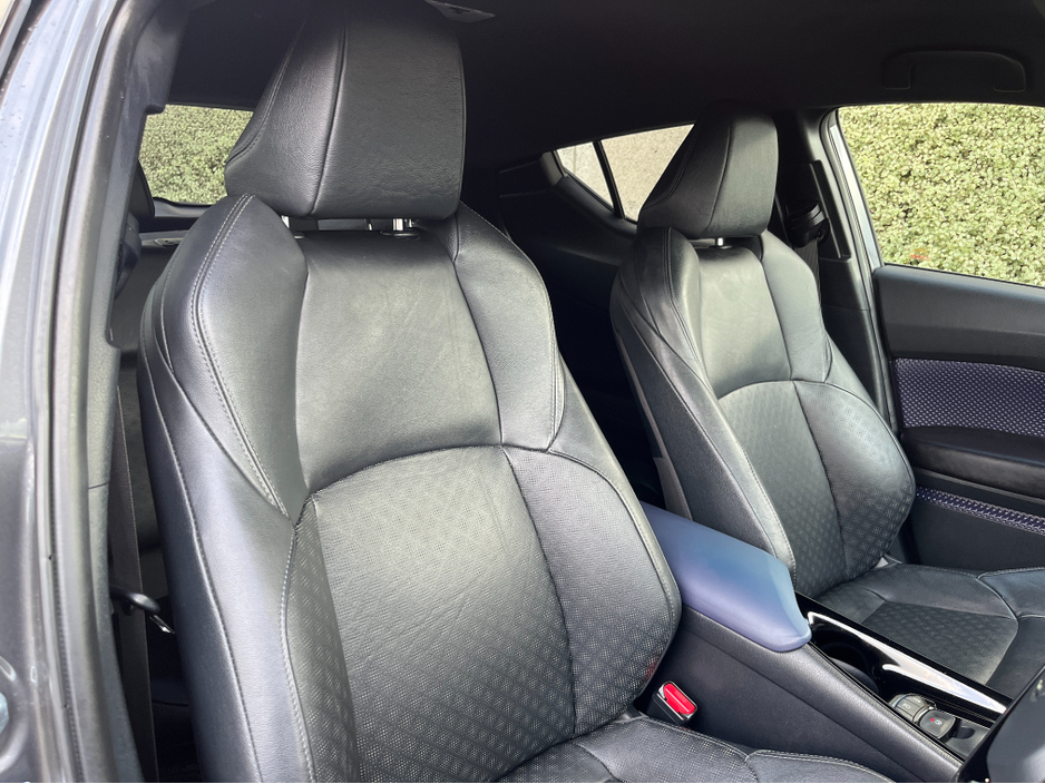 2018 Toyota C-HR DYNAMIC AUTOMATIC HYBRID 1.8 PETROL //MASSIVE SPEC//JBL SOUND SYSTEM//SAT NAV//FULL LEATHER HEATED SEATS//REVERSE CAMERA// €18,950