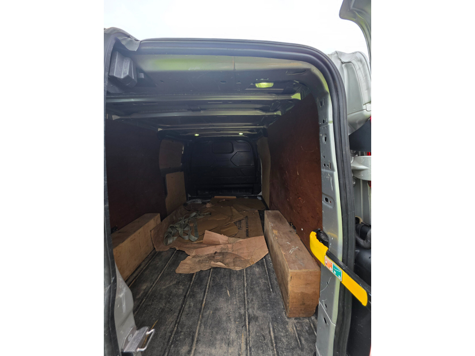 2021 Ford Transit Custom - image 11