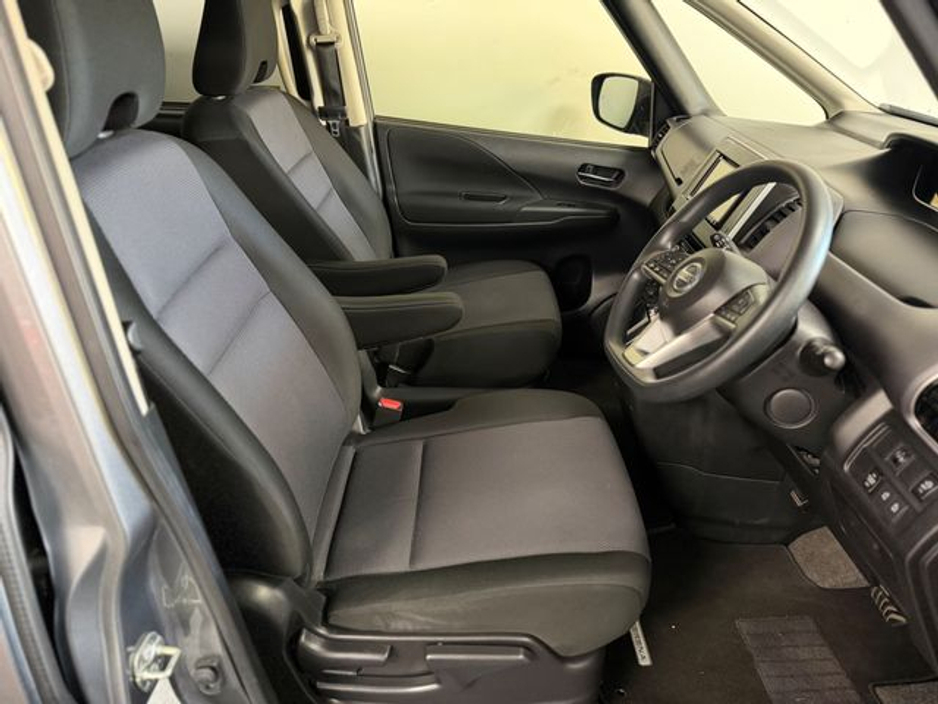 2021 Nissan Serena - image 7