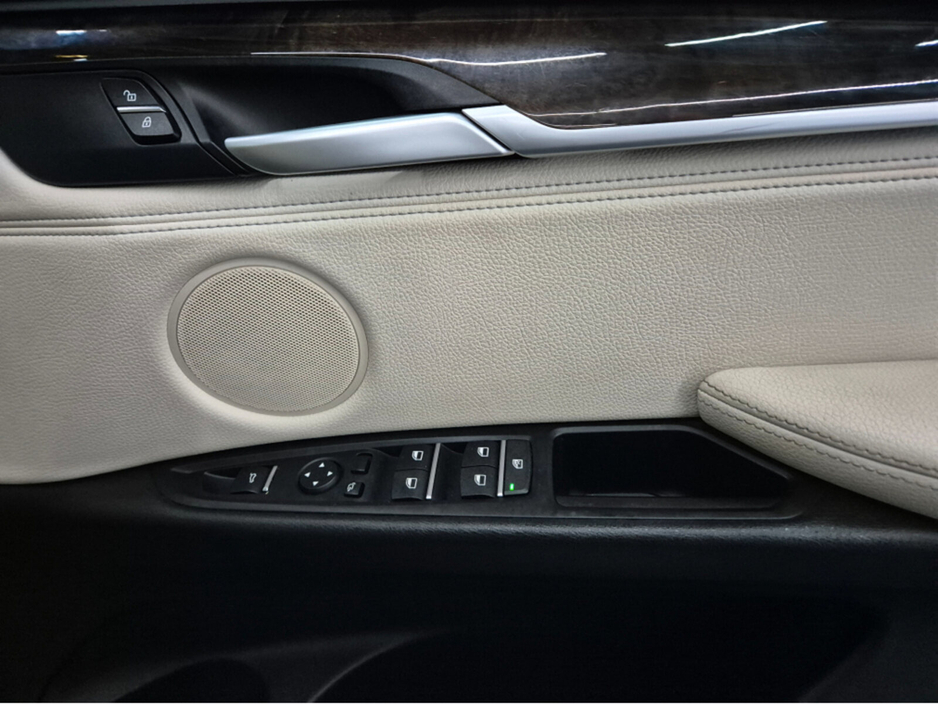 2017 BMW X5 - image 13