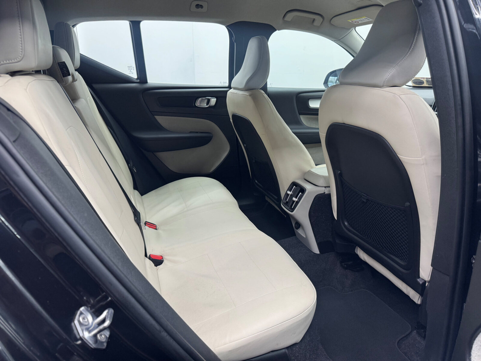 2019 Volvo XC40 - image 7
