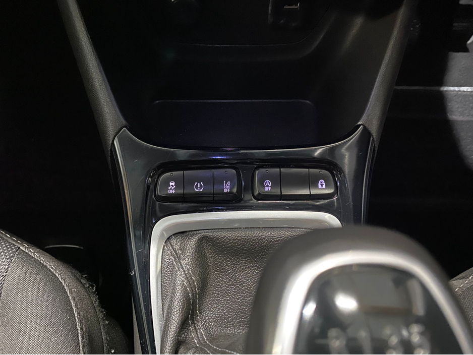 2023 Opel Crossland X - image 12