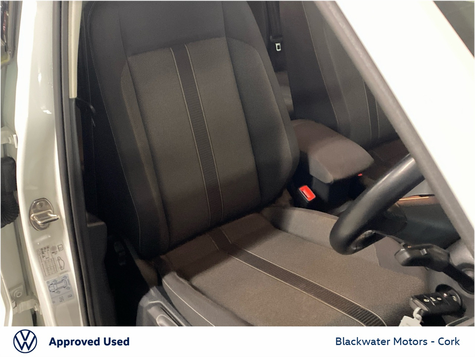 2022 Volkswagen T-Roc - image 8