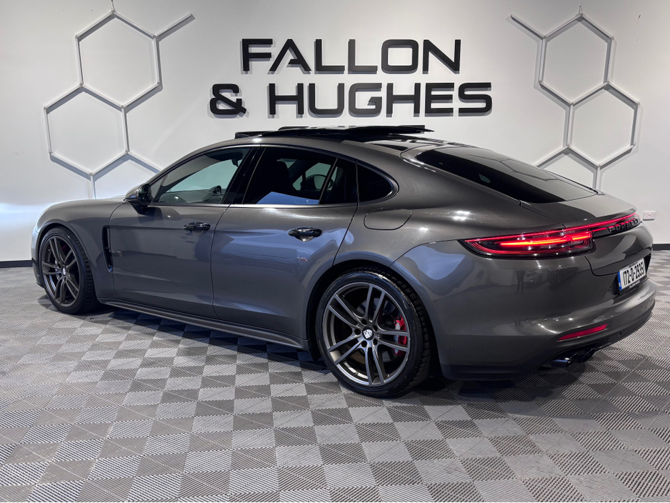 2017 Porsche Panamera - image 3