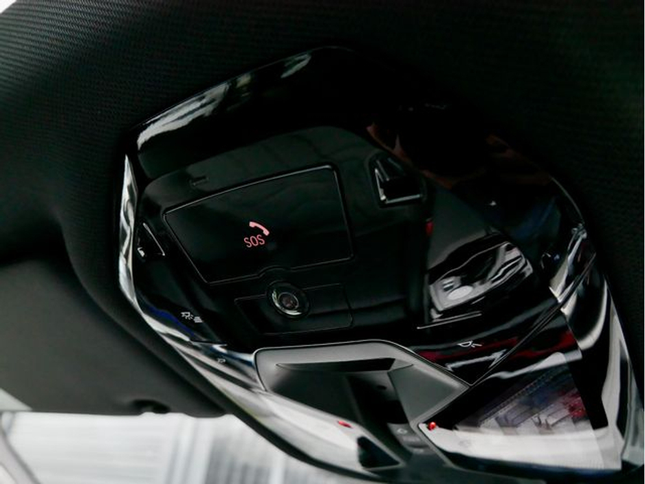 2025 BMW 5 Series - image 26