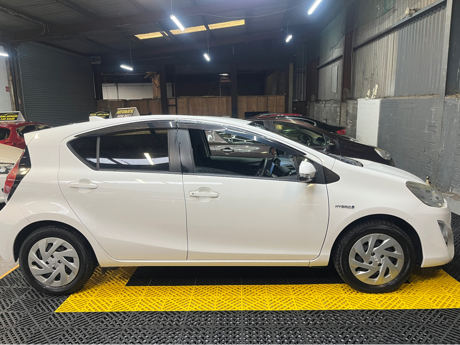 2016 Toyota Aqua - image 5