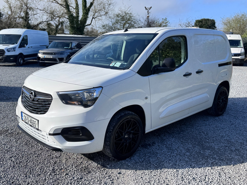 2021 Opel Combo - image 2