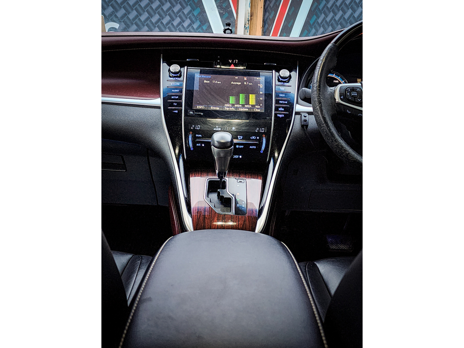 2015 Toyota Harrier - image 28