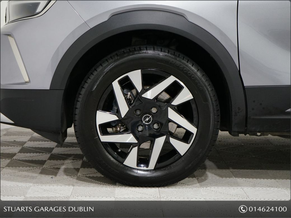 2023 Opel Mokka E EliteELECTRIC AND HEATED MIRRORS, KEYLESS ENTRY AND START, LED HEADLIGHTS, REVERSING CAMERA AND PARKING SENSORS, LEATHER UPHOLSTERY, €19,945