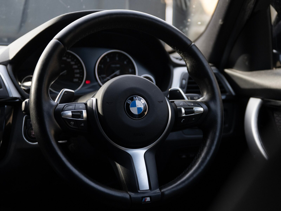 2015 BMW 3 Series - image 14