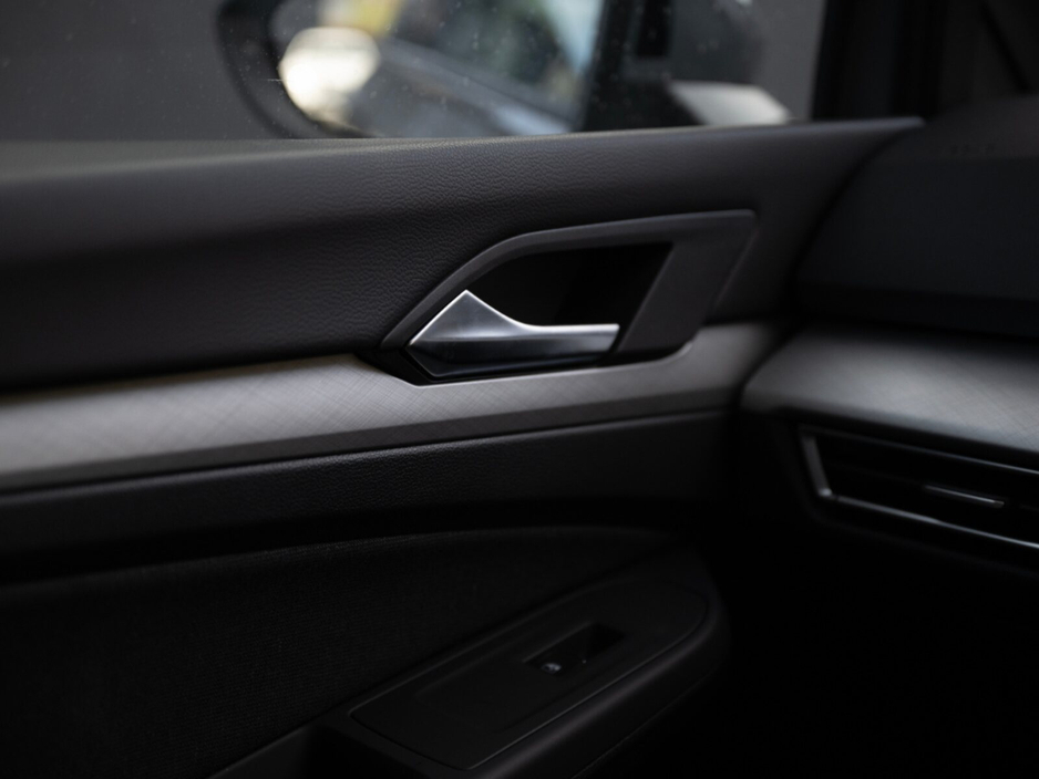 2022 Volkswagen Golf - image 26