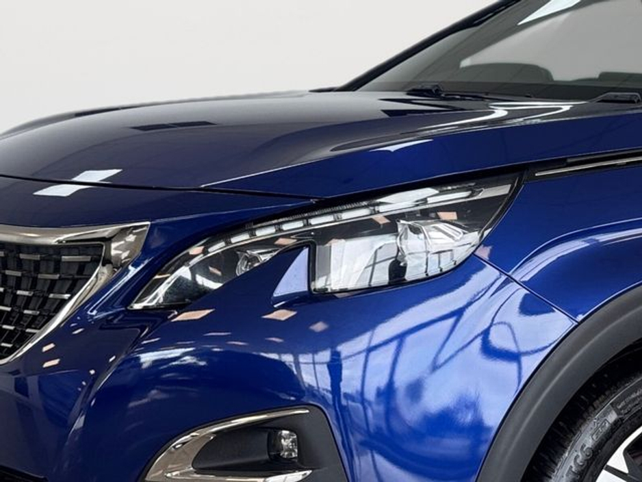 2018 Peugeot 3008 - image 9