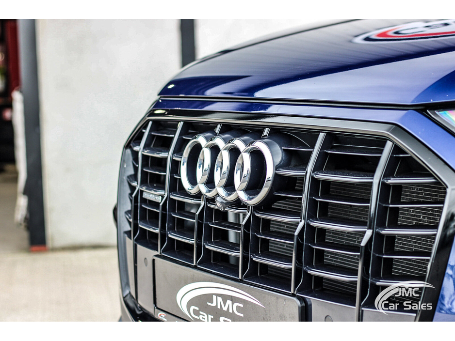 2020 Audi Q7 - image 3